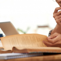 Co to jest tłumacz przysięgły i kiedy trzeba skorzystać z jego usług?