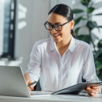 Co to jest tłumaczenie konsekutywne i kiedy się je stosuje?